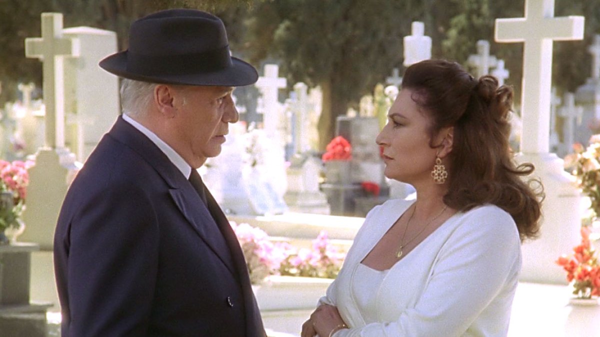 Paco Rabal y Rocío Jurado, en la película 'La Lola se va los puertos'.