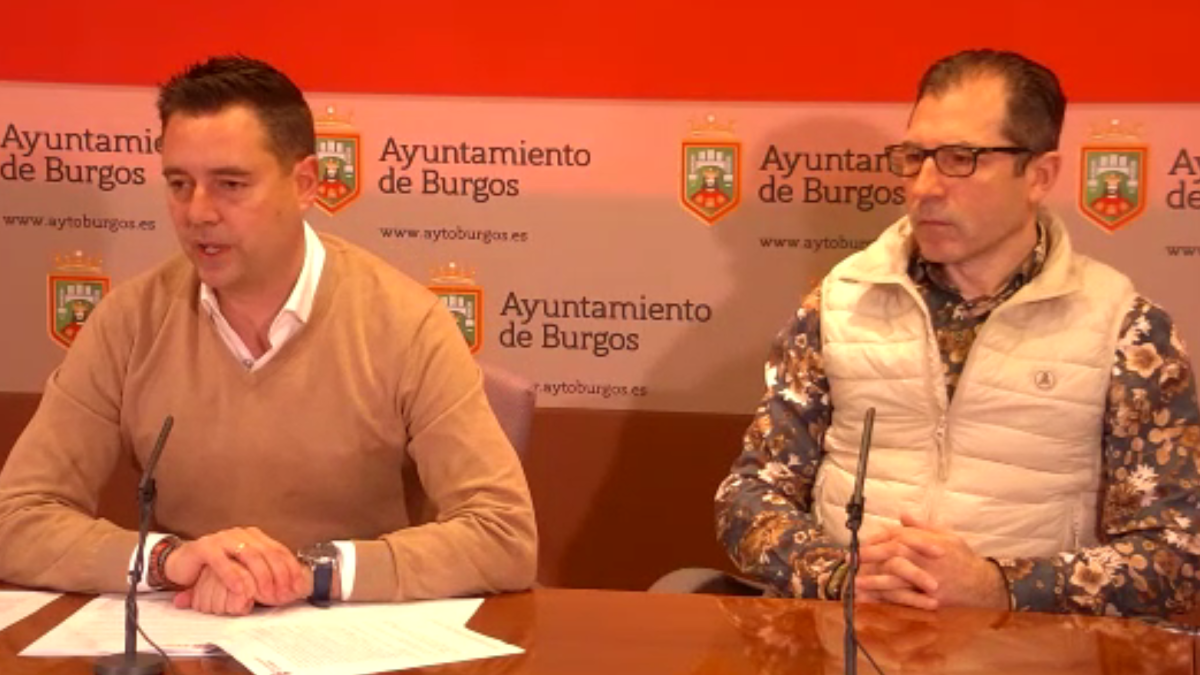 Daniel de la Rosa y Julio César Arnaiz, en la sala de prensa del Ayuntamiento de Burgos.