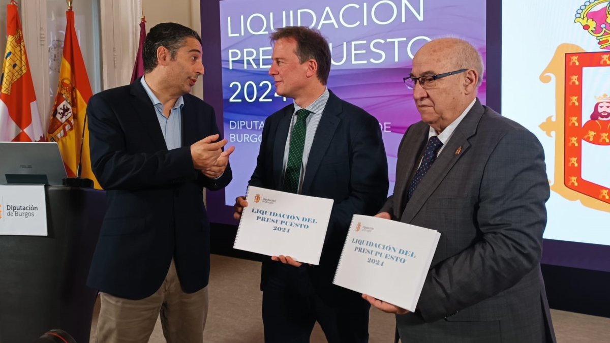 Jorge Castro, Borja Suárez y Jesús Sendino, en la liquidación del presupuesto 2024 de la Diputación.
