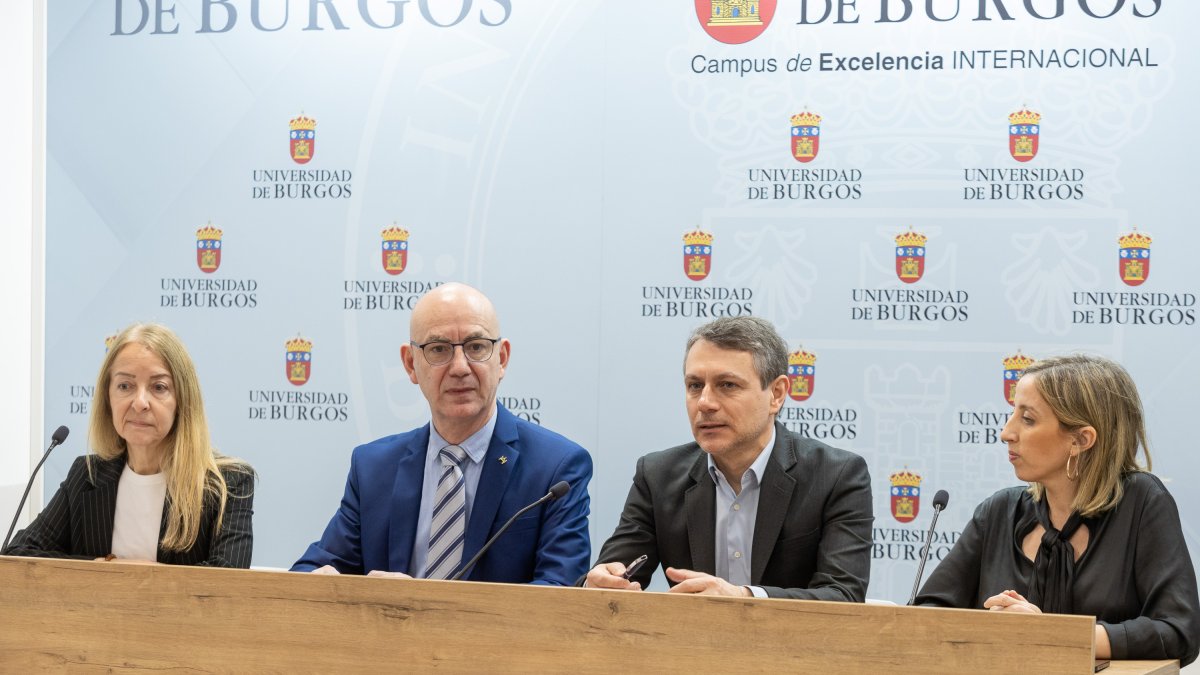 Cosmen, García, Raduta y Ares en un instante de la rueda de prensa.