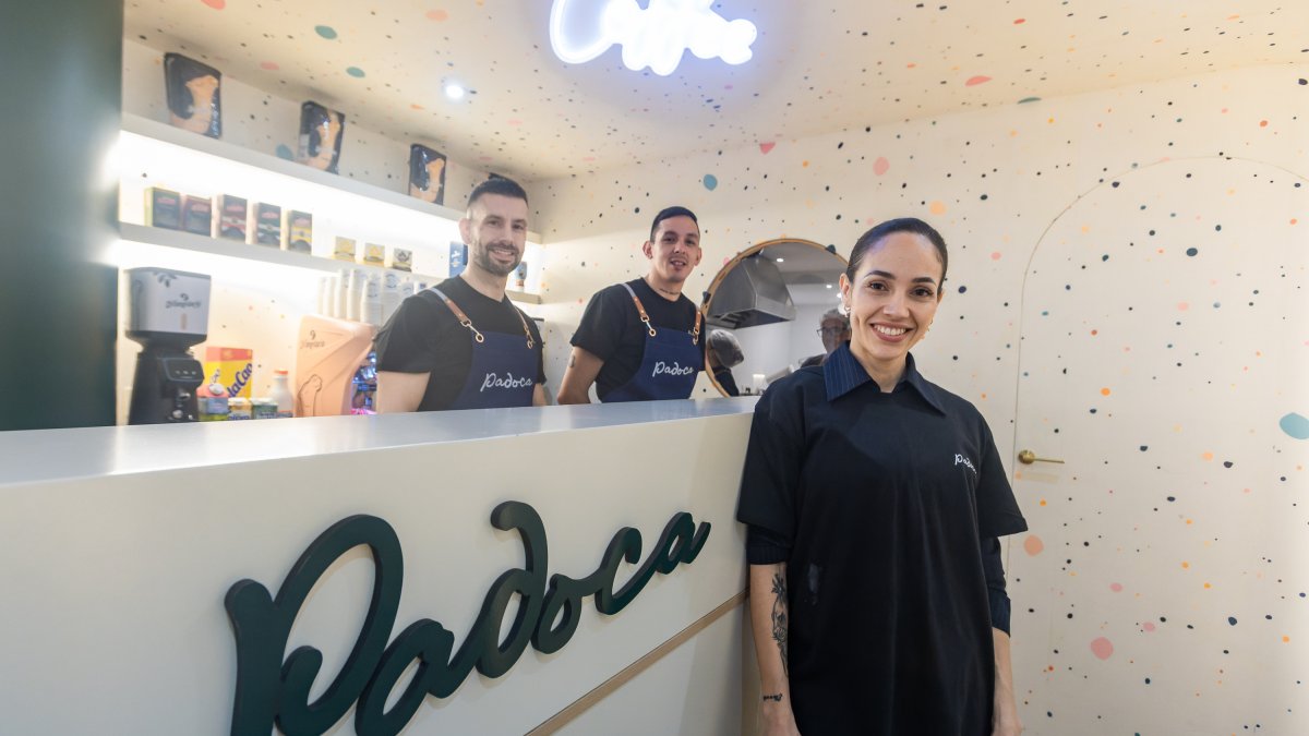 Camila junto a parte del equipo de Padoca.
