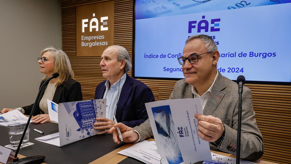 Emiliana Molero, Ignacio San Millán e Íñigo Llarena en la presentación de los resultados del Índice de Confianza Empresarial de Burgos del segundo semestre de 2024.