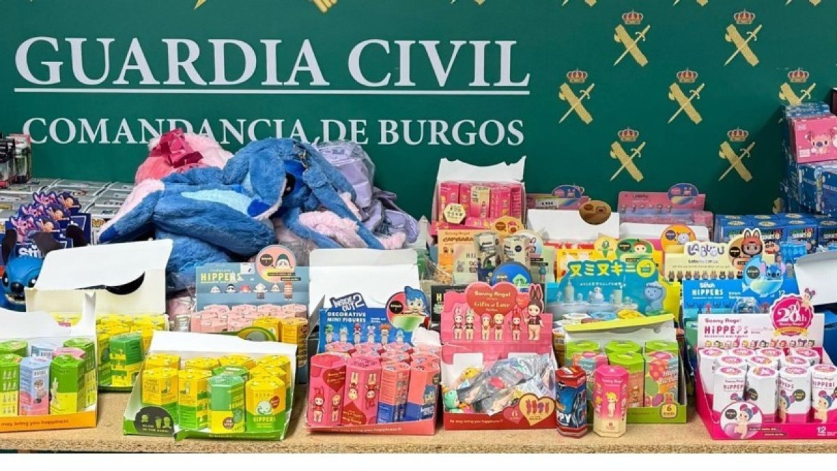 La Guardia Civil se incauta de casi 1.092 objetos de contrabando en un bazar de Burgos capital.