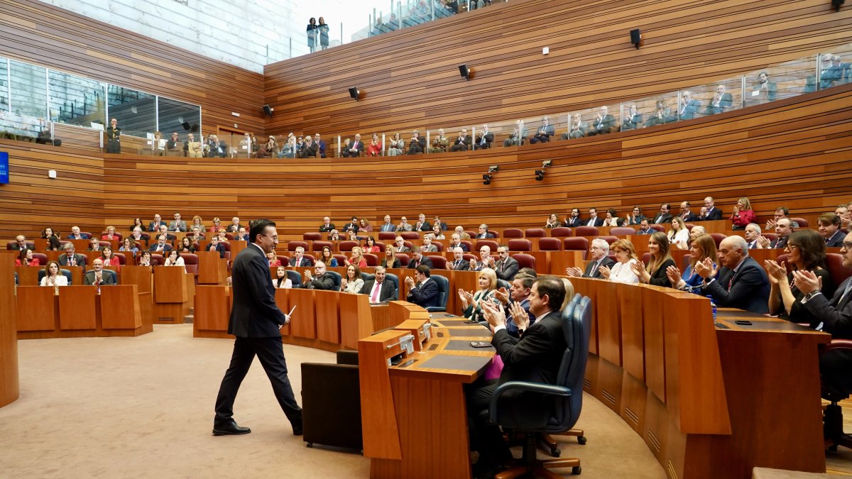 Acto institucional de conmemoración del 42 aniversario del Estatuto de Autonomía de Castilla y León, con la entrega de la Medalla de Oro de las Cortes a la Semana Santa de la Comunidad.