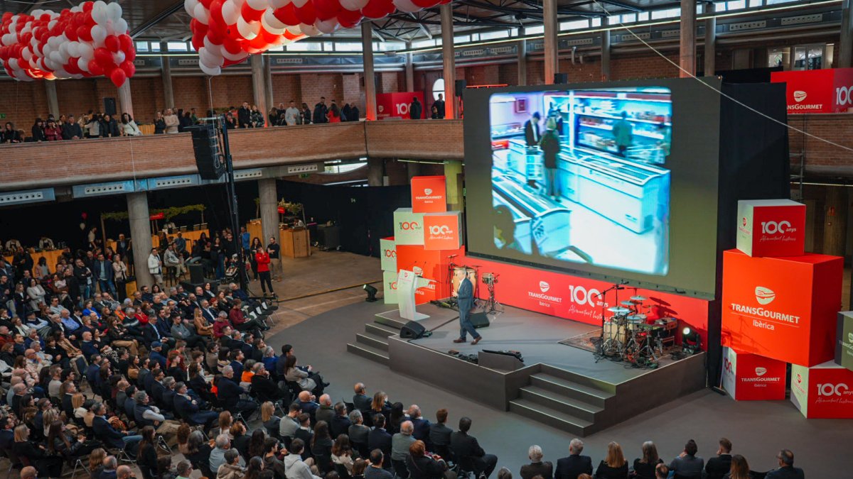 La celebración ha contado con la presencia de miembros de la plantilla y familiares, clientes, proveedores y autoridades.