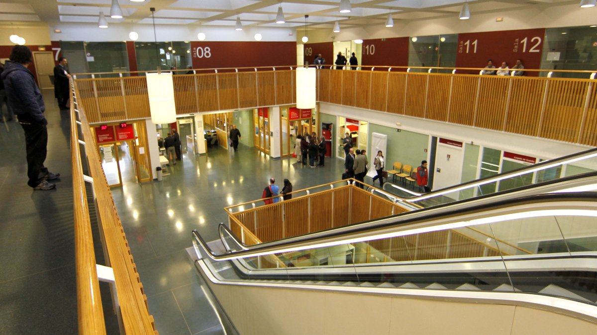 Interior de los juzgados de la avenida Reyes Católicos, en Burgos capital.