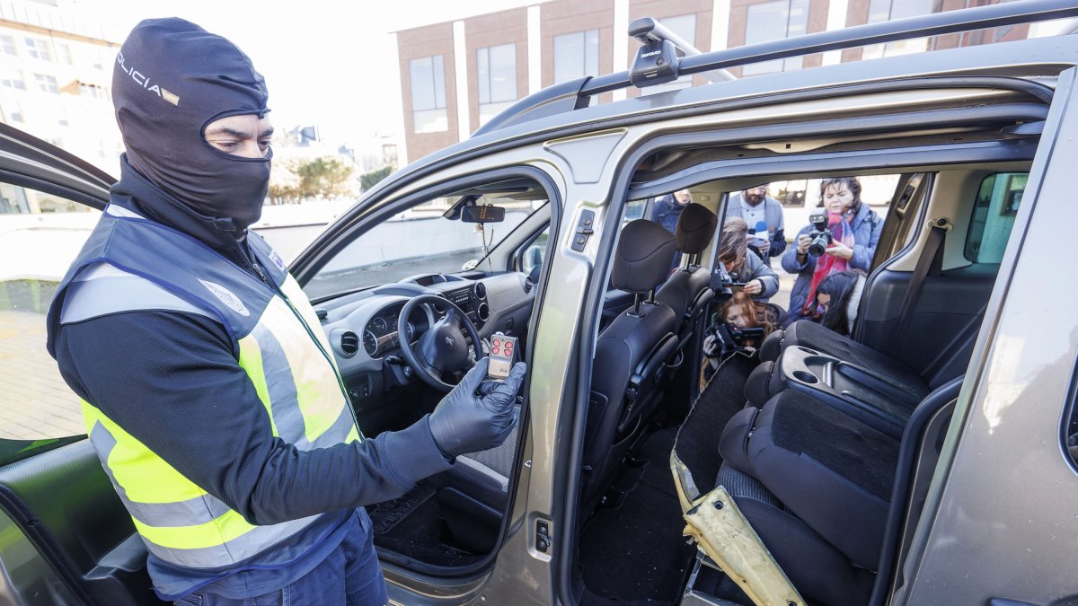 Vehículo requisado por la Policía Nacional, el pasado mes de enero, a un grupo de narcotraficantes.