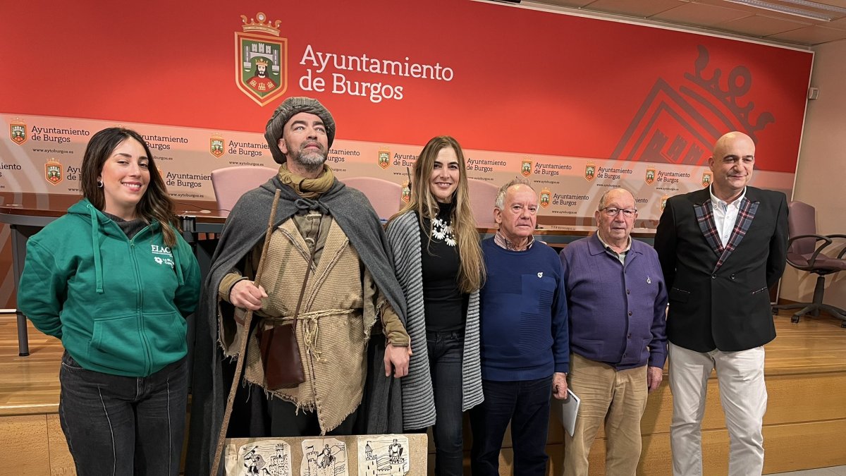 Instante de la presentación del homenaje.