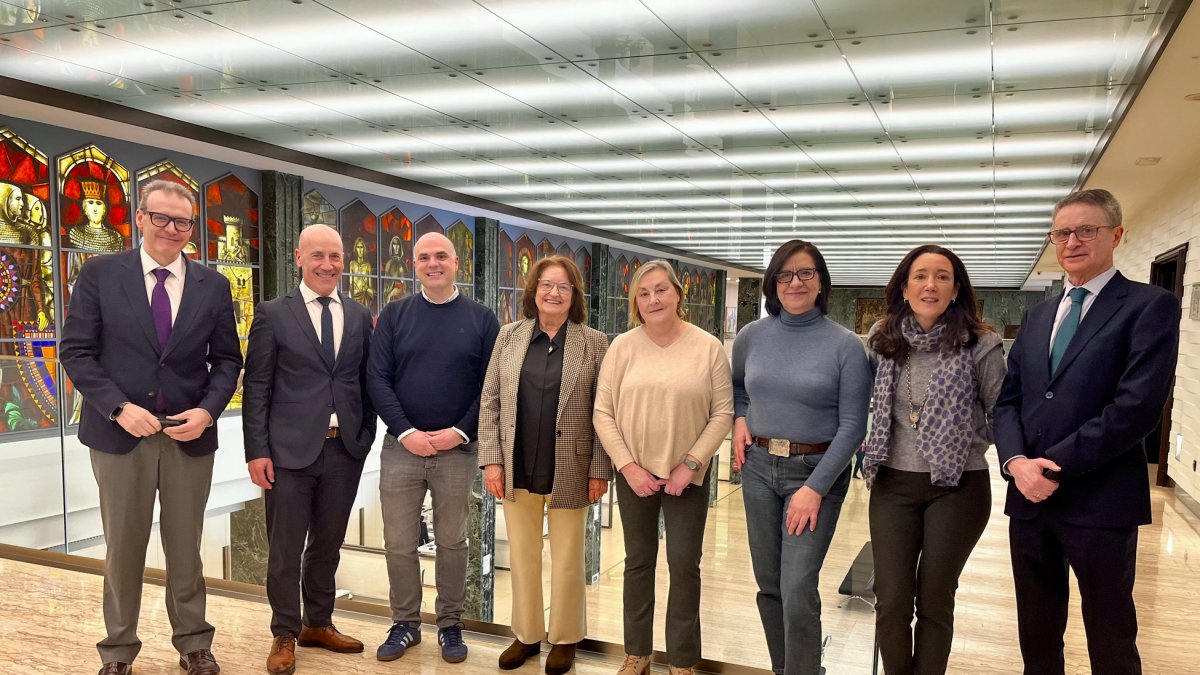 Instantánea de los representantes de Ibercaja, Fundación Círculo y las entidades sociales beneficiadas.