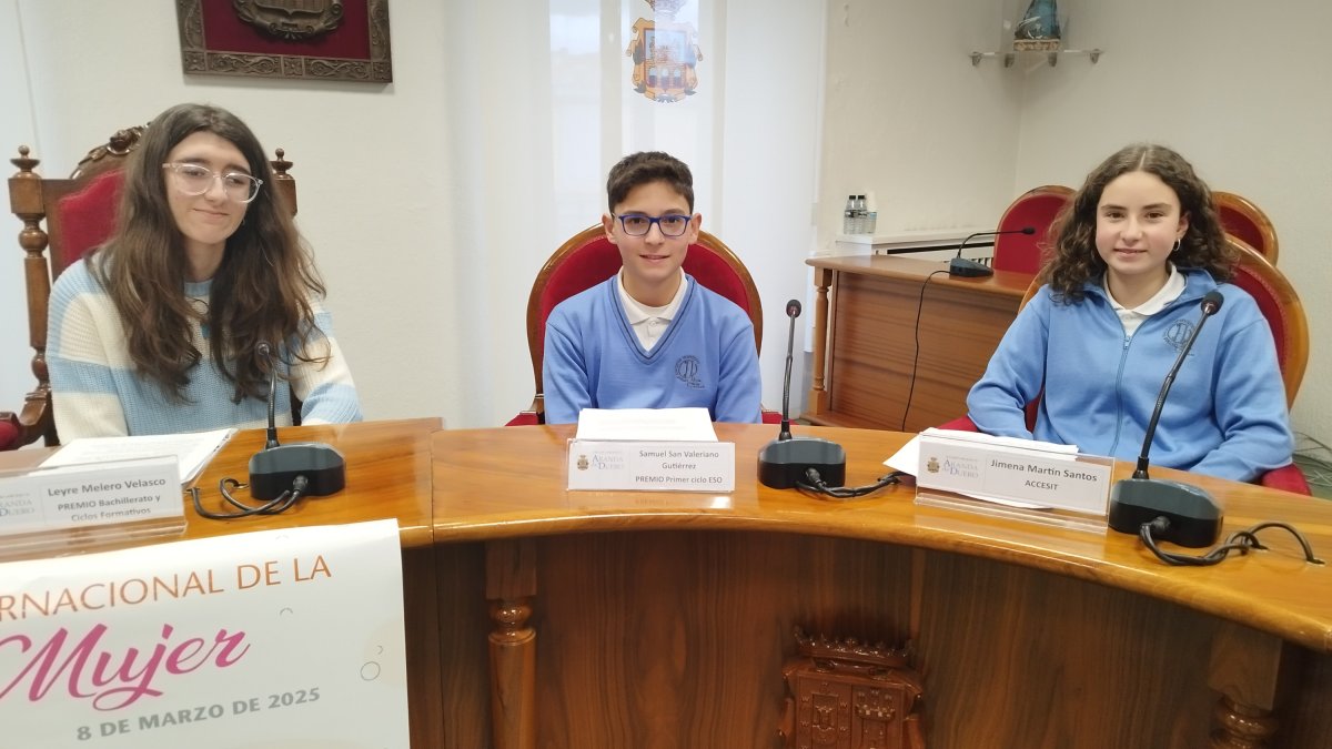 Imagen de tres de los premiados