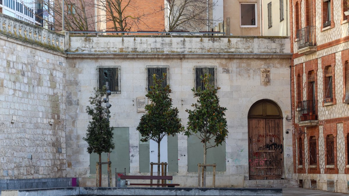 Vista del edificio municipal que albergó el restaurante Asador de Aranda y donde el PP quiere desarrollar un centro dedicado a la gastronomía y el vino.