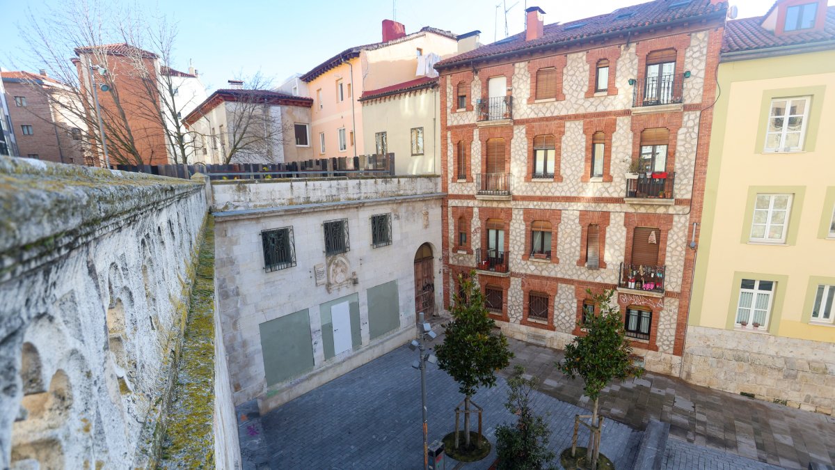Vista del edificio municipal que albergó el restaurante Asador de Aranda y donde el PP quiere desarrollar un centro dedicado a la gastronomía y el vino.