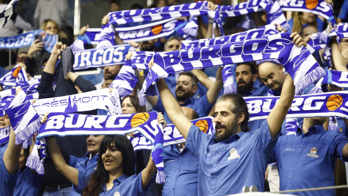 Imagen de aficionados en el Coliseum.