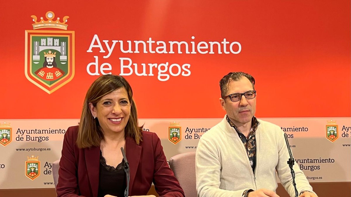 Los ediles socialistas Nuria Barrio y Julio César Arnaiz.