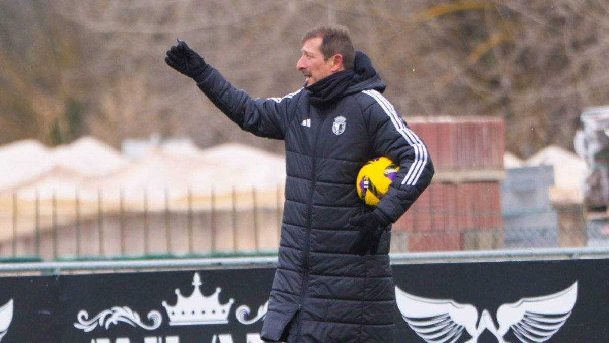 Luis Miguel Ramis durante el entrenamiento de este viernes antes de que el equipo viajase a Cartagena.
