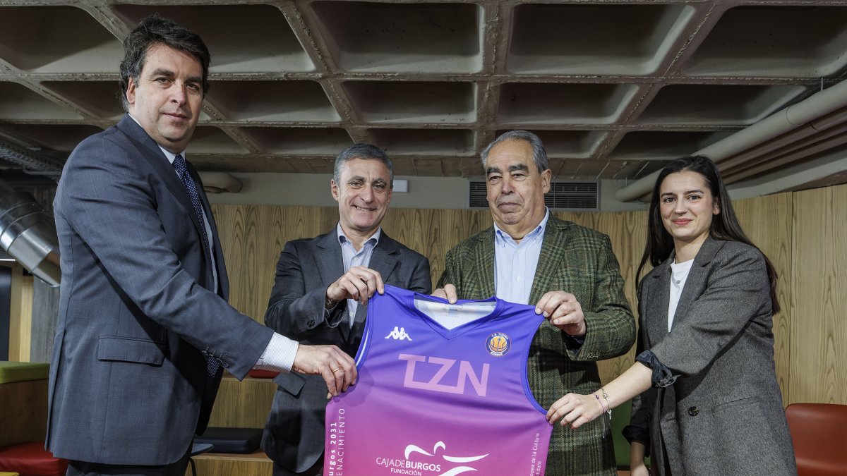 Los directivos del Grupo Ureta Tizona Burgos y de la Fundación Caja de Burgos, durante la renovación del convenio.