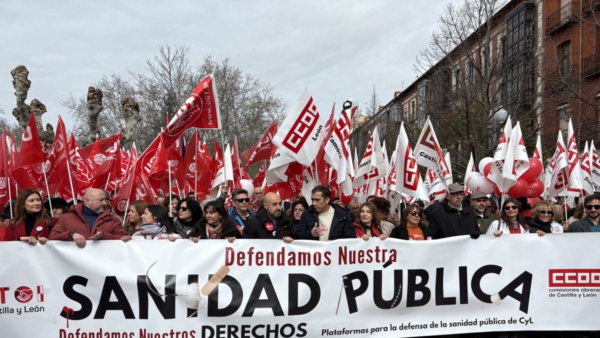 Concentración en valladolid en defensa de la sanidad pública.