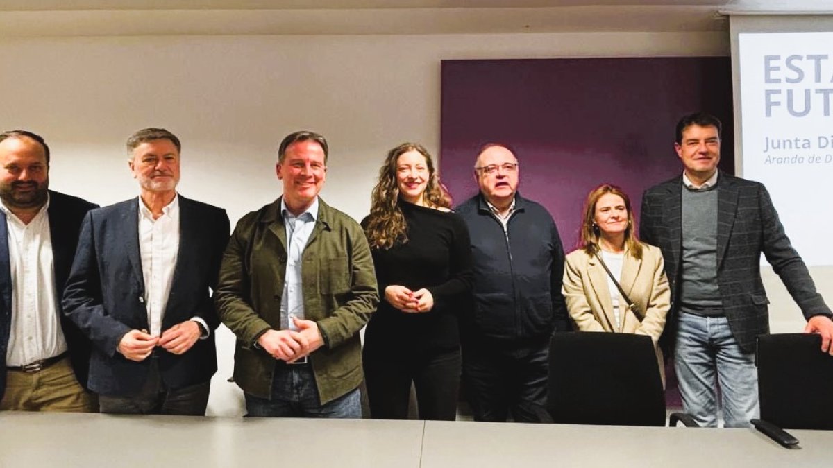 Muñoz junto a varios de los integrantes de la dirección provincial del PP de Burgos.