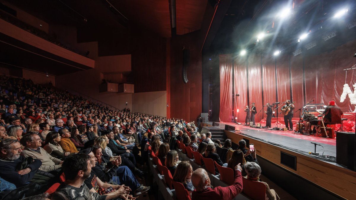 No se llenó, pero casi, el auditorio Rafael Frühbeck del Fórum Evolución para la presentación del nuevo disco.