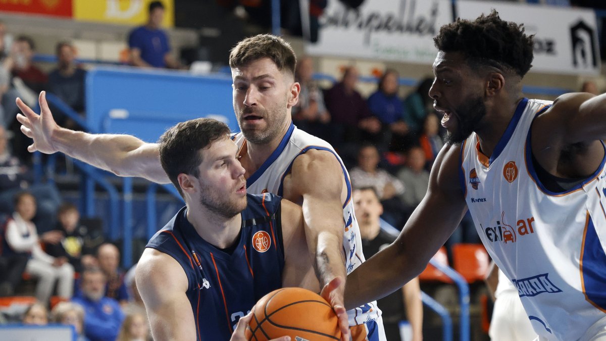 Đorđe Simeunović tuvo un papel fundamental en el último tramo del partido.