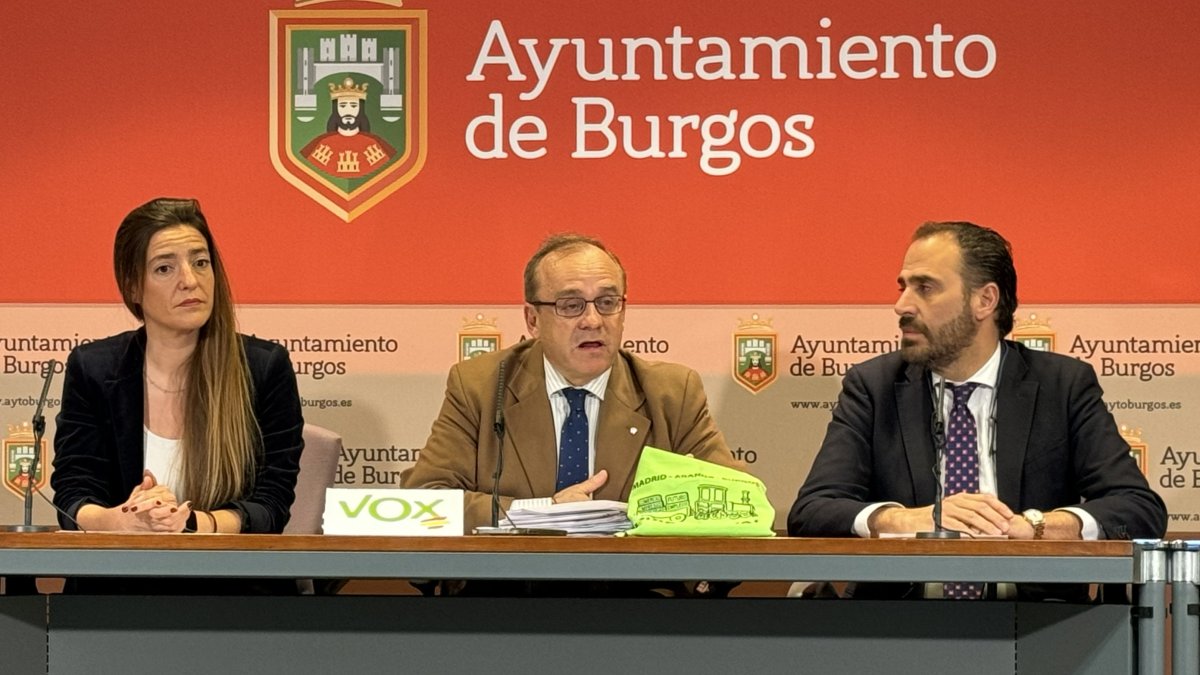 Imagen de archivo de los concejales de Vox Marta Alegría, Fernando Martínez-Acitores, e Ignacio Peña.