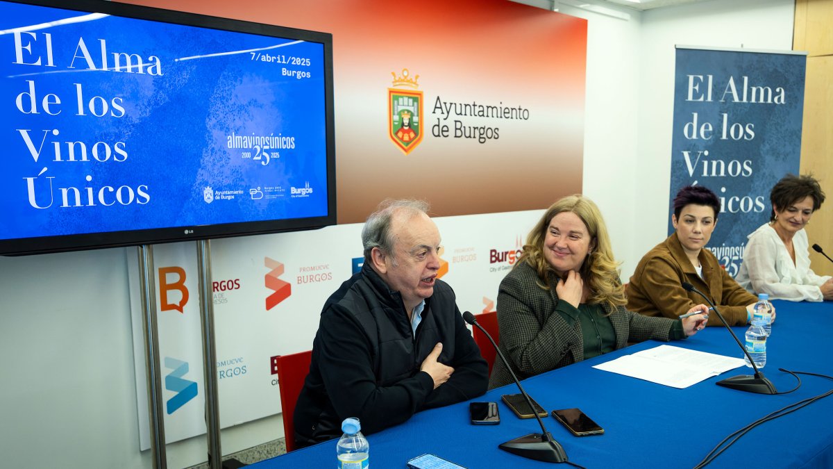 Paco Berciano, Cristina Ayala, Laura Rodríguez y Maribé Revilla en la presentación de 'El Alma de los Vinos Únicos', en el Fórum Evolución.