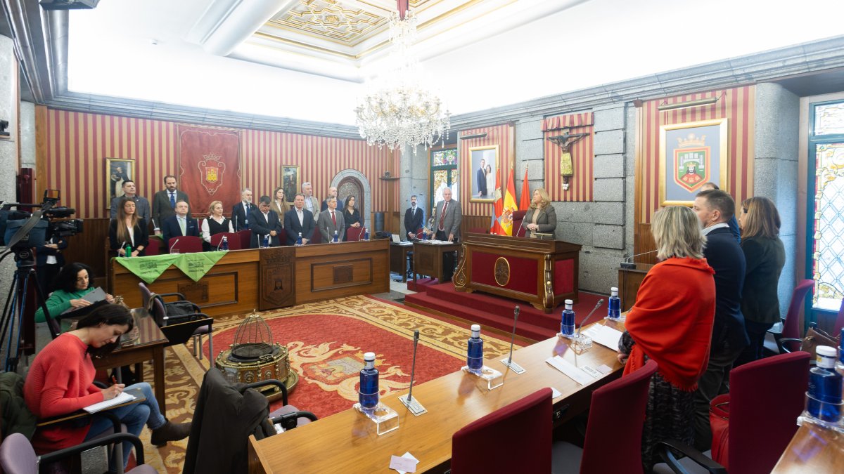 Minuto de silencio por Andrea Bejarano en el Pleno del Ayuntamiento.