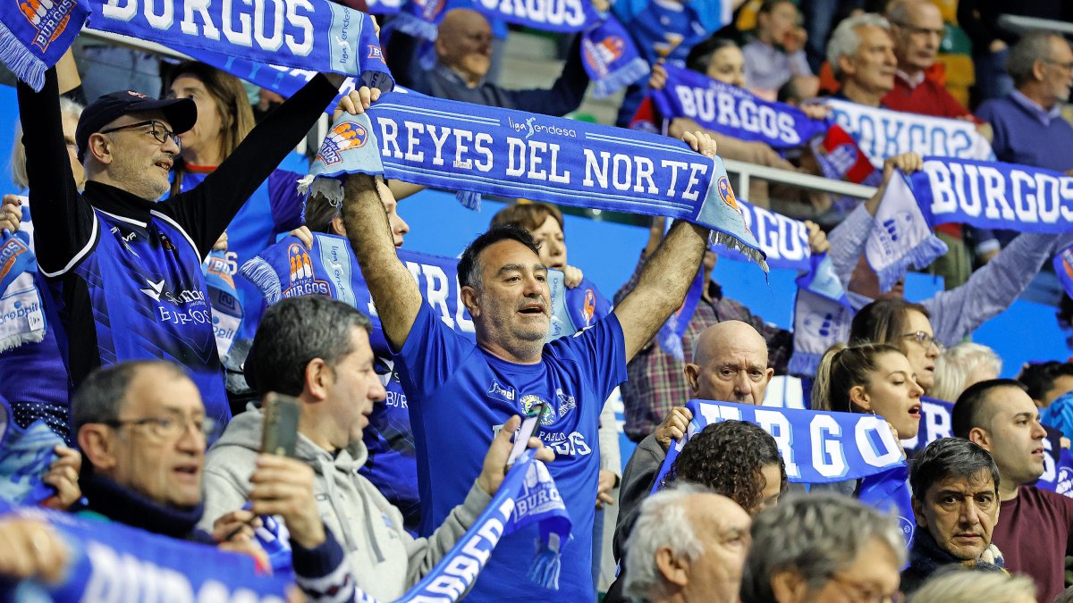 Imagen de aficionados durante el partido.