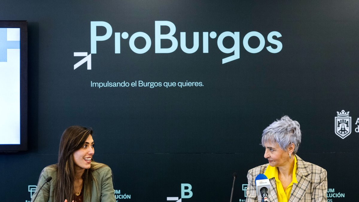 Instante de la firma del convenio entre la UBU y el Ayuntamiento de Burgos.