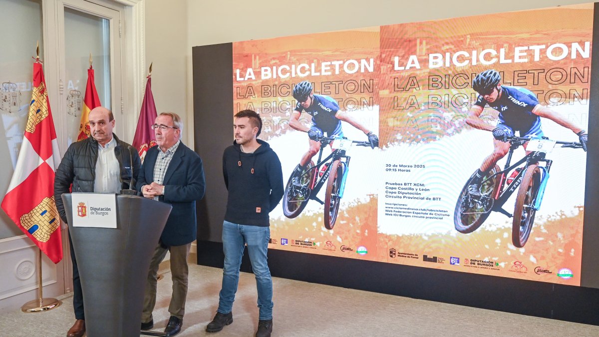 El presidente del IDJ, Ángel Carretón, presentó la cita junto a Jesús González, concejal de Deportes de Medina de Pomar, y Fernando Huidobro, representante de la Unión Ciclista Medinesa.
