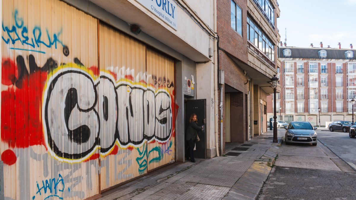 Pintadas vandálicas en el centro de la capital burgalesa.