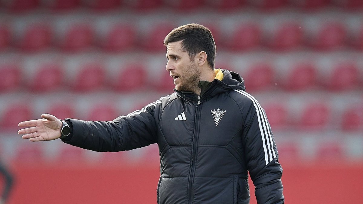 Alessio Lisci da instrucciones en uno de los entrenamientos de esta semana, previo al partido ante el Albacete.