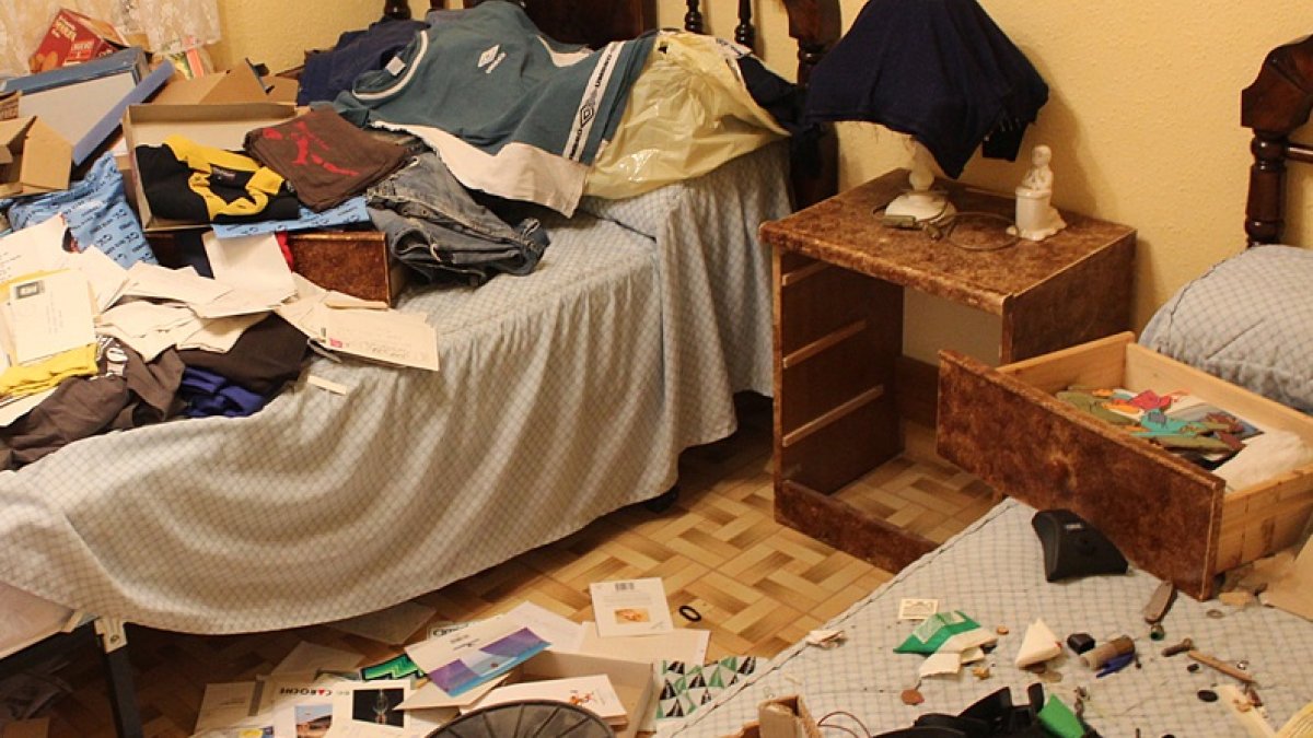 Interior de una vivienda ubicada en la Ribera del Duero después de ser asaltada por una  banda que acabó siendo desarticulada.