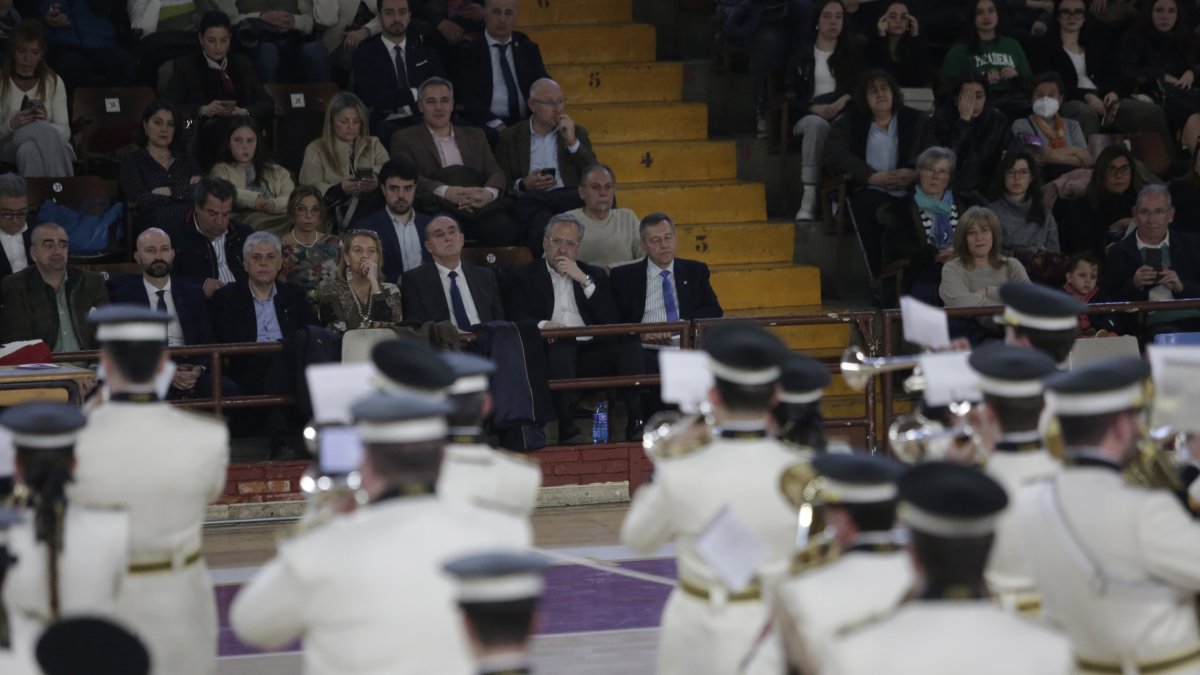 El presidente de las Cortes, Carlos Pollán, entre el público del concierto 'El Sonido de la Pasión', celebrado este domingo en León.