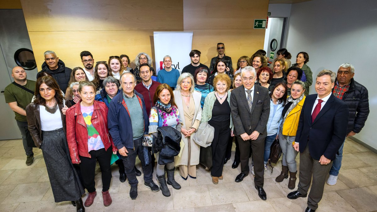 Alumnos de siete cursos de formación y empleo del ECyL antes de recibir sus diplomas.