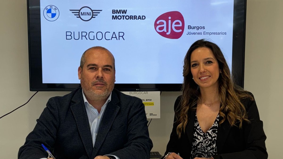 Firma del convenio entre Burgocar y AJE Burgos.