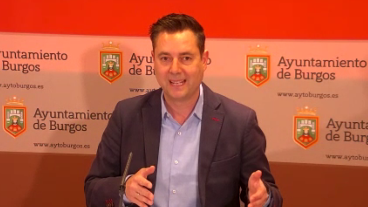 Daniel de la Rosa, portavoz municipal del PSOE, en rueda de prensa.