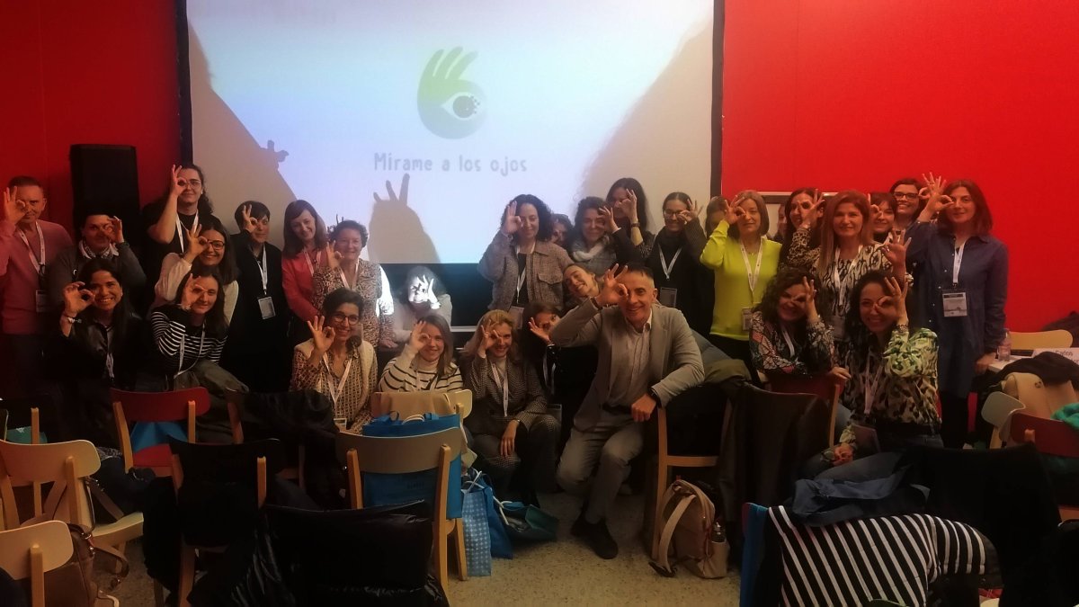 Imagen de participantes en el encuentro.
