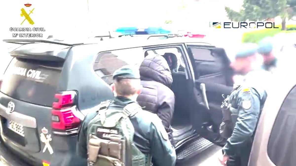 Detención de un traficante de armas por parte de la Guardia Civil.