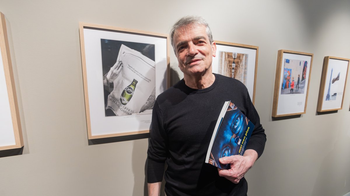 Javier Contreras, en la inauguración de la muestra 'París... moi non plus'.