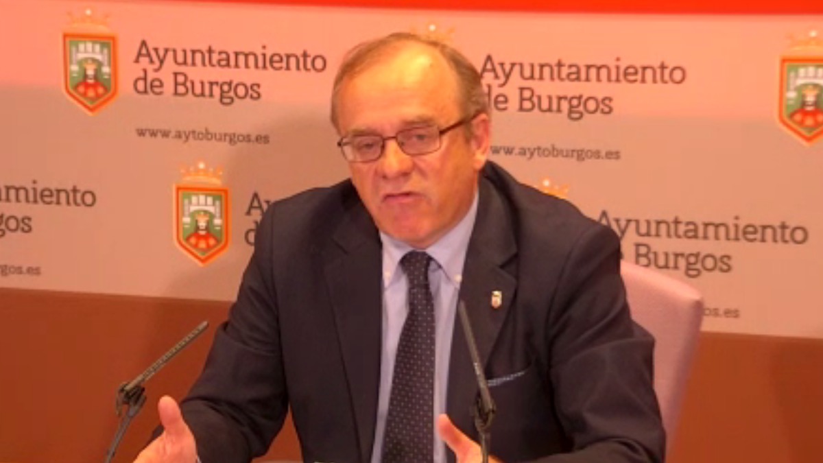 El portavoz de Vox, Fernando Martínez-Acitores, en rueda de prensa.