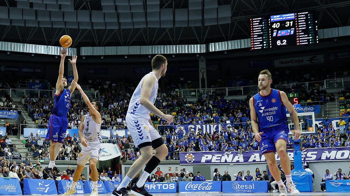 Imagen del partido del Silbö San Pablo Burgos con el Zamora.
