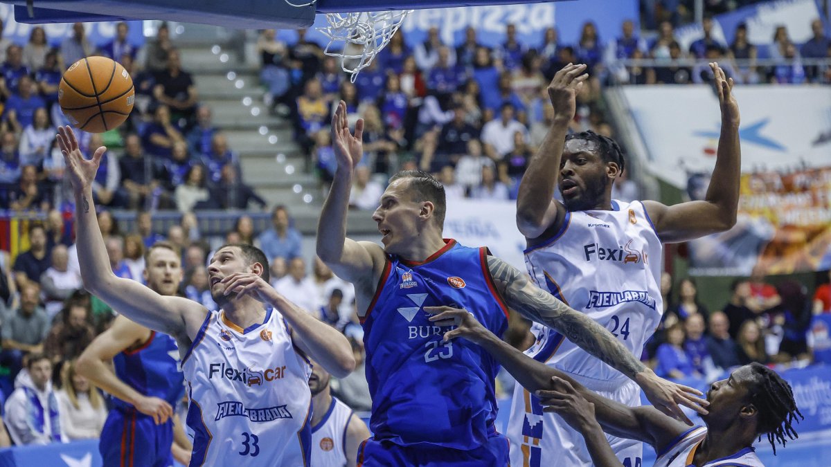 Imagen del partido entre el Silbö San Pablo Burgos y el Fliexicar Fuenlabrada.
