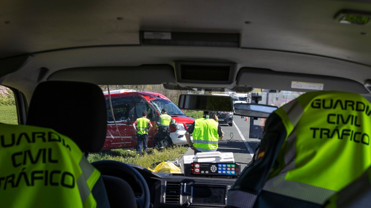 La Guardia Civil investiga al conductor del turismo implicado en el trágico accidente de la N-1.