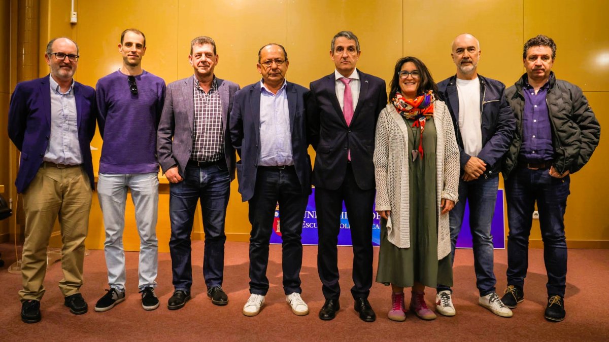 Javier González de la Viuda junto al equipo directivo que le acompañará en la gestión de la Politécnica.