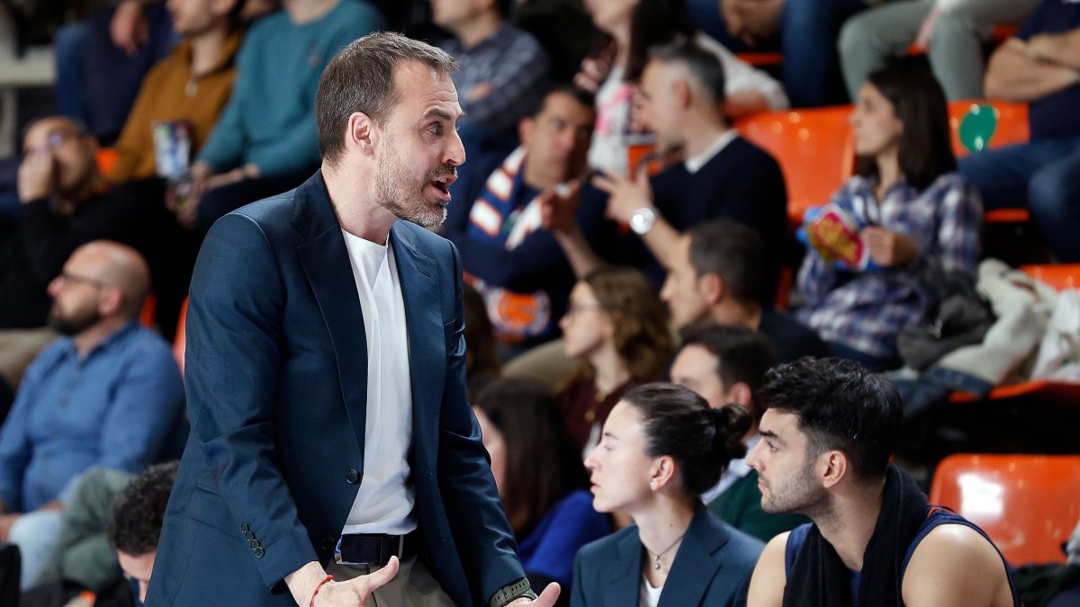 El entrenador catalán del Tizona durante el partido ante Alicante.