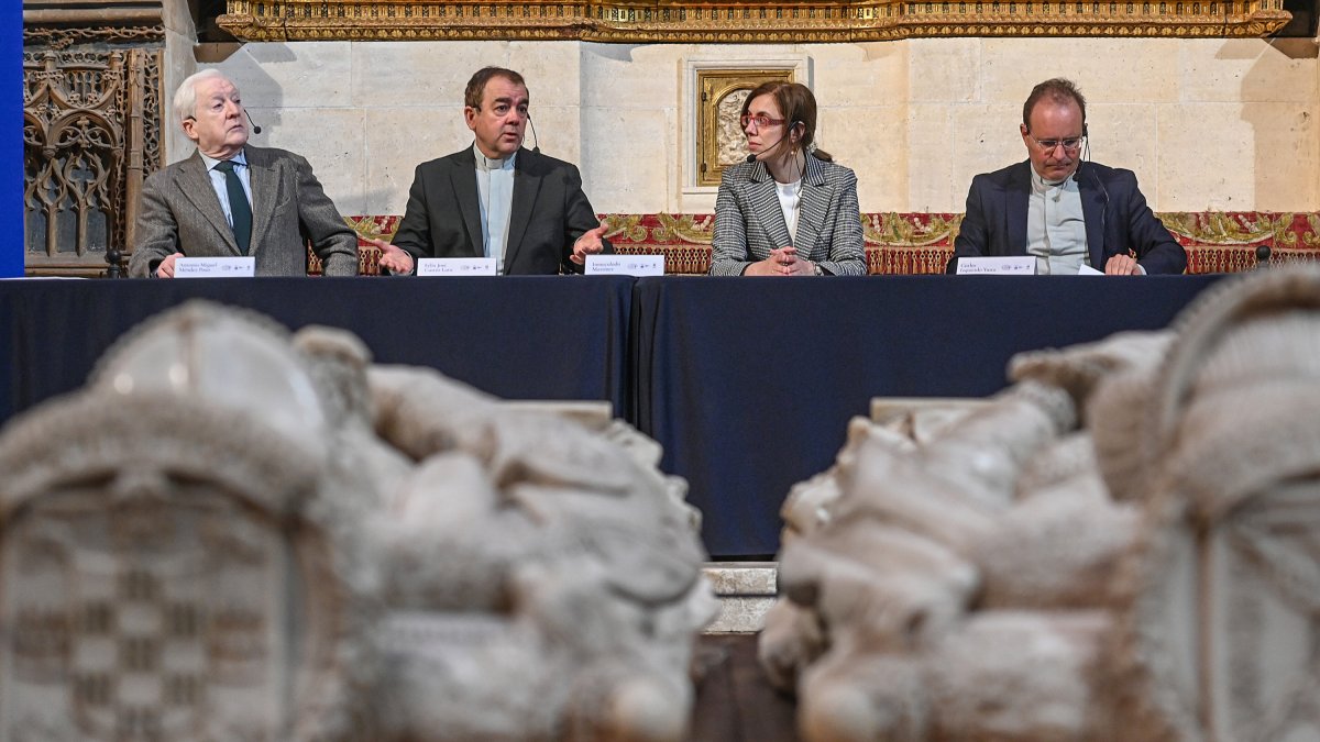 Presentación del concierto de la Orquesta Sinfónica de Castilla y León en el Altar Mayor de la Catedral de Burgos