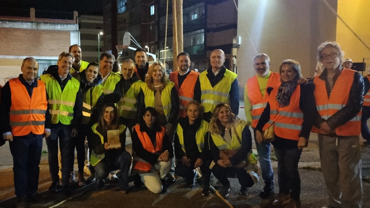 Parte de la corporación municipal acudió a la pingada del mayo de Capiscol.