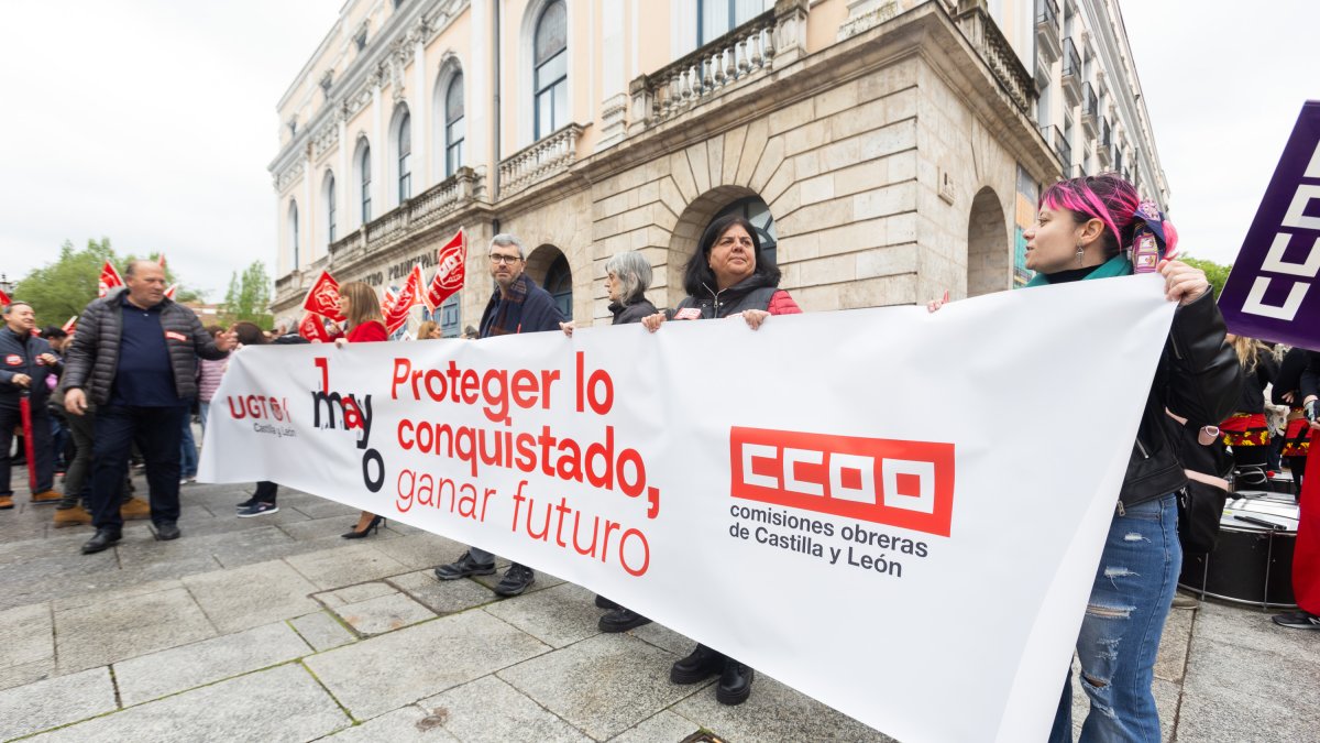La plaza del Cid fue el punto donde UGT y CCOO convocaron la movilización.