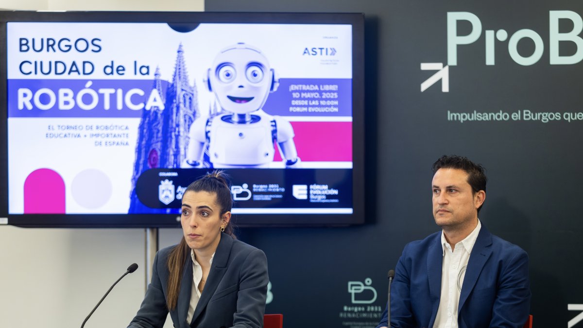 Andrea Ballesteros y Rubén Martínez, director ejecutivo de la Fundación ASTI.